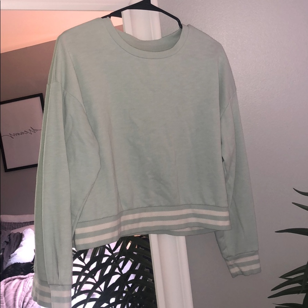 Cropped crewneck